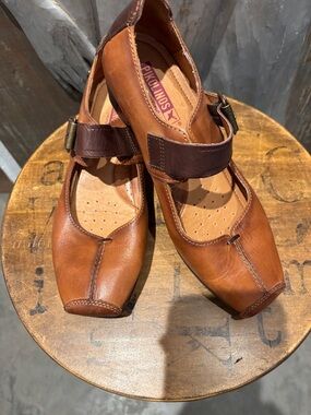 NWOT Pikolinos Mary Jane style shoe